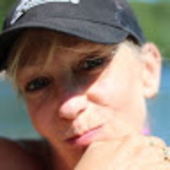 Meet your Posher, Ute - Picture 1 of 1